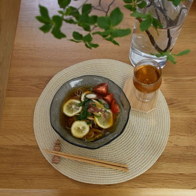 見た目も涼しげ!ひんやり麺にぴったりな「ガラスの深ボウル」インスタグラマーさんはこんなメニューで愛用中