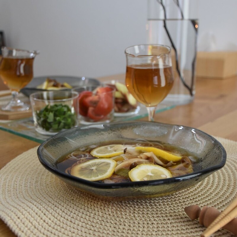 見た目も涼しげ!ひんやり麺にぴったりな「ガラスの深ボウル」インスタグラマーさんはこんなメニューで愛用中