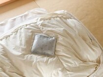 ±０からサステナブルな調湿炭が登場！押入れの布団に添えたい「置くだけで空気を整える 調湿・消臭用木炭」