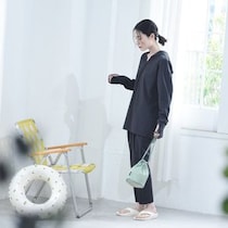 夏の水辺コーデ、これで完璧！濡れてもへっちゃらな「大人の水遊びファッション＆グッズ」特集