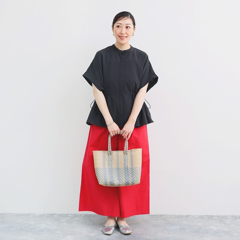 暑い日の“きちんと感”どう作る？きゅっと絞って着回し上手なブラウスのスタッフレビュー