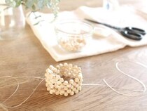 初心者でも、ほんの少し本気を出せば。大人が夢中になれる「ウッドビーズのブレスレットキット」