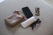 スマホにハンディ扇風機・・バッグ型チャームにこんなアイテム入れてます！スタッフのミニチュアバッグ使用レポ