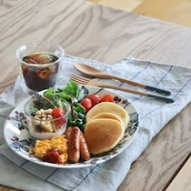 1本添えるだけで「あたたかな食卓」。マネしたい、インスタグラマーさんの“木のカトラリーのある暮らし”
