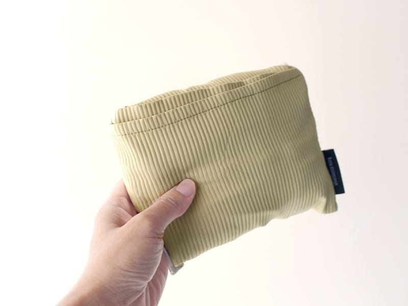 夏のかさばる荷物をまとめてキュッ。ミニバッグとのセット使いが便利な「巾着サブバッグ」