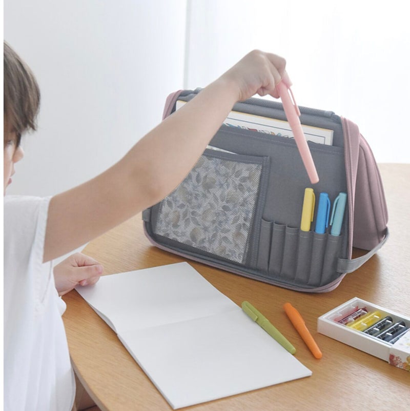 夏休みの帰省や旅行に！子どもを退屈させない秘密道具「お絵描きバッグ」【インスタグラマーさんのもの選び】