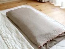 翌朝がこんなに違うとは。髪と肌の「寝るだけ美活」、シルク素材がうれしいまくらカバー