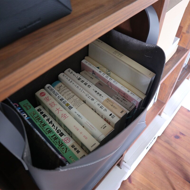 本革見え「フェイクレザー収納」を使った、夏の本棚整理