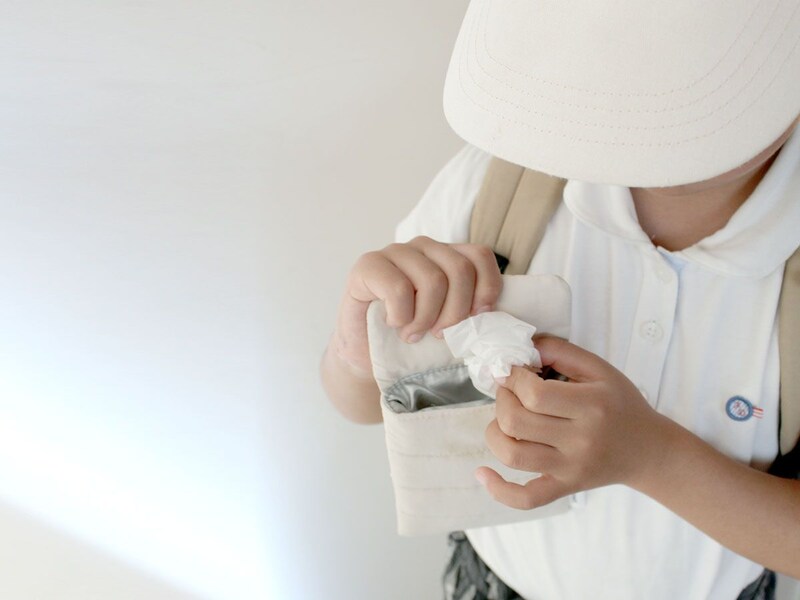 出先でのちょっとしたゴミを0秒回収!ポーチみたいな「わたし専用携帯ゴミ箱」