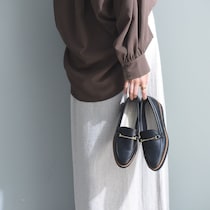 見た目はローファー、履き心地はスニーカー！長時間歩行もオシャレも諦めない女性が選びたい1足