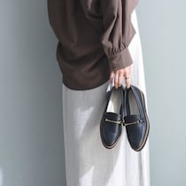 見た目はローファー、履き心地はスニーカー！長時間歩行もオシャレも諦めない女性が選びたい1足