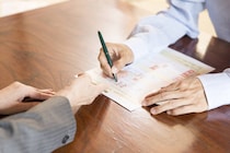 災害に便乗した悪質商法に注意。高額被害や詐欺に加担してしまうことも！