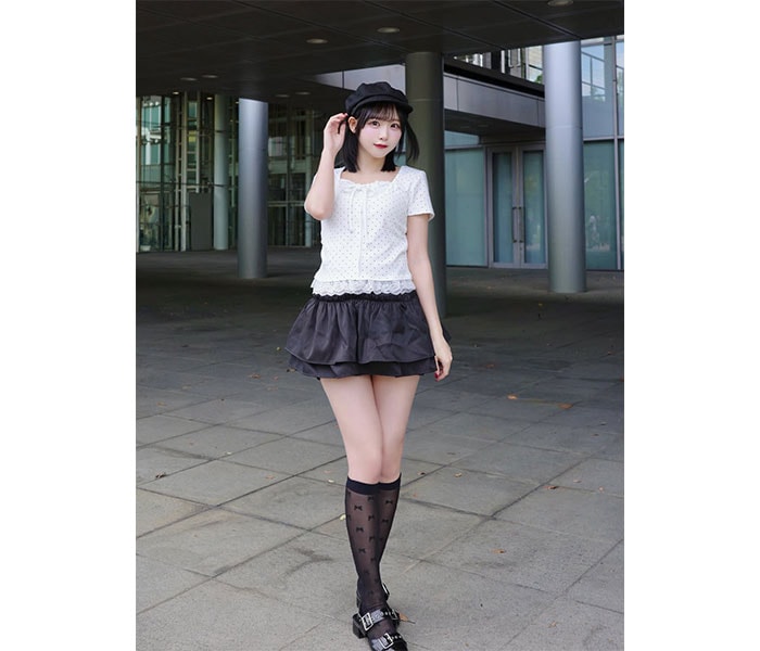 濱越さおり、キュートなドット衣装から美脚がスラリ