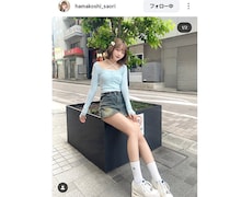 濱越さおり、ミニ丈デニムコーデで爽やかさバクハツ！「このスカート脚長く見える、！」