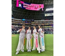 モナキがPayPayドーム福岡に降臨！バースデー背番号のユニフォーム姿にファンメロメロ