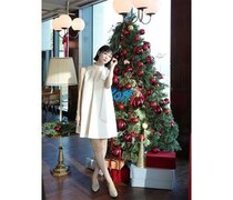 糸原美波、白ワンピで際立つスラリ脚と透明感あらわに