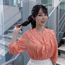 気象予報士・星井彩岐、ビタミンカラー衣装×ポニーテールで可愛いお姉さんに変身