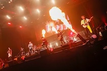 FLOW、デビュー20周年を盛大に祝う