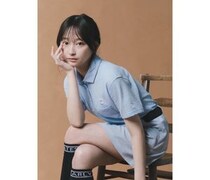 影山優佳、美脚チラ見せ！ゴルフウェアを爽やかに着こなす！