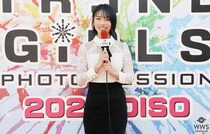 【動画】河北彩伽、大人っぽいシックな衣装で「TREND GIRLS撮影会2025 大磯ロングビーチ」出演の感想を語る！