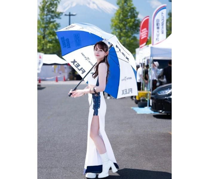 寺地みのり、爽やかコスチュームからスラリ美脚みせ！全身カット投稿