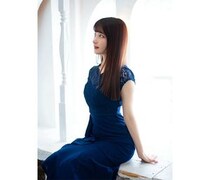 曲線美にドキッ！赤城ありさ、上品レースドレス姿を公開！ファン歓喜