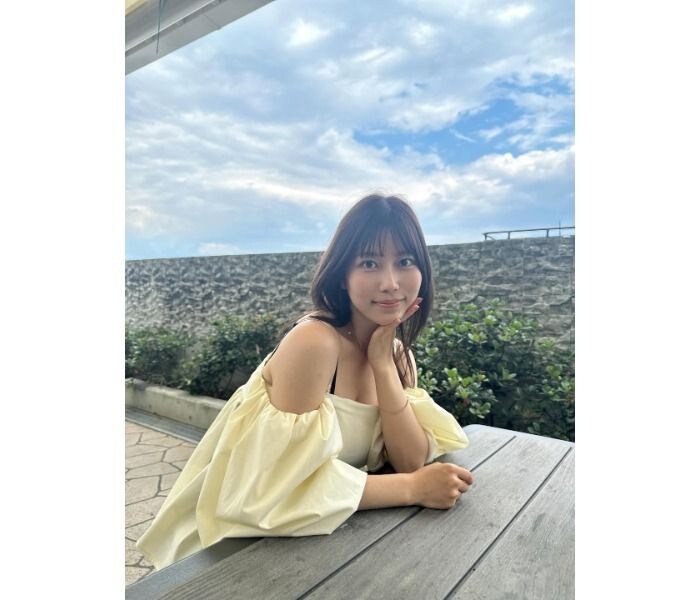 伊織いお、レモン色コーデで美デコルテチラ見せ！圧巻のプロポーション披露