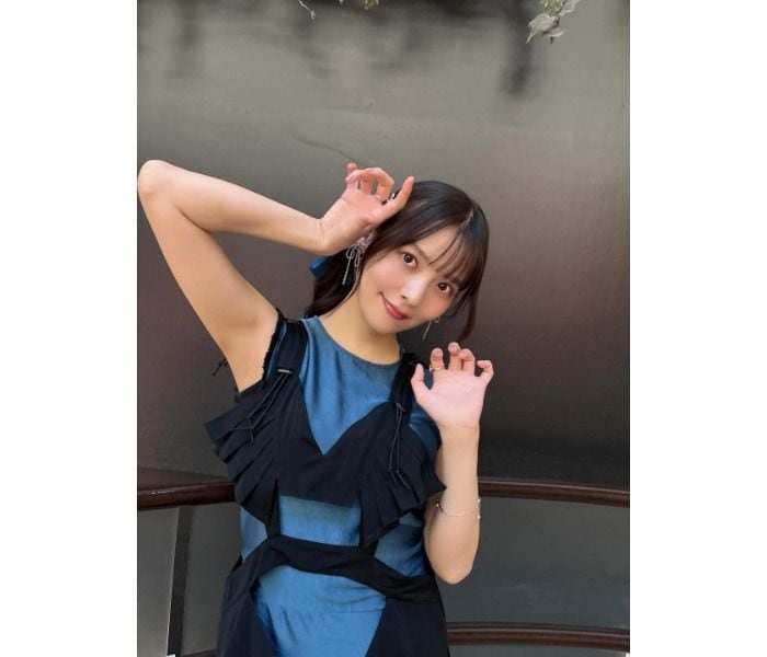 脇チラ見せ！上坂すみれ、ポニテでクールな青衣装！「すみぺ可愛い過ぎる〜」「青は大人っぽい！」