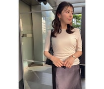 「やっぱりTBSの姫！」「天使すぎます」TBS・上村彩子アナ、気品あふれるしっとりブラウスで魅了！
