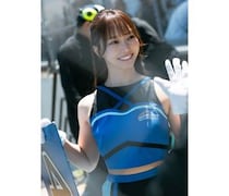 城戸ひなの、爽やかな夏コスチュームで色白の美肌も大公開