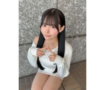 立花ことり、超ミニ丈コーデでしゃがんだポーズがたまらない！ファン歓喜「美人さんですね」