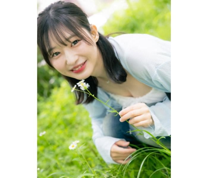 我妻ゆりか「その先を、もっと覗きたくなった?」透明感を引き立てた爽やかなカジュアルファッションを披露