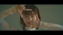 前島亜美、TVアニメ「灰原くんの強くて青春ニューゲーム」OPテーマ「Fly Again!!」MV公開で青春感あふれる世界観を表現