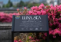 LUNA SEAの楽曲を使用した秦野駅･駅メロ導入記念手形碑と記念プレートを公開
