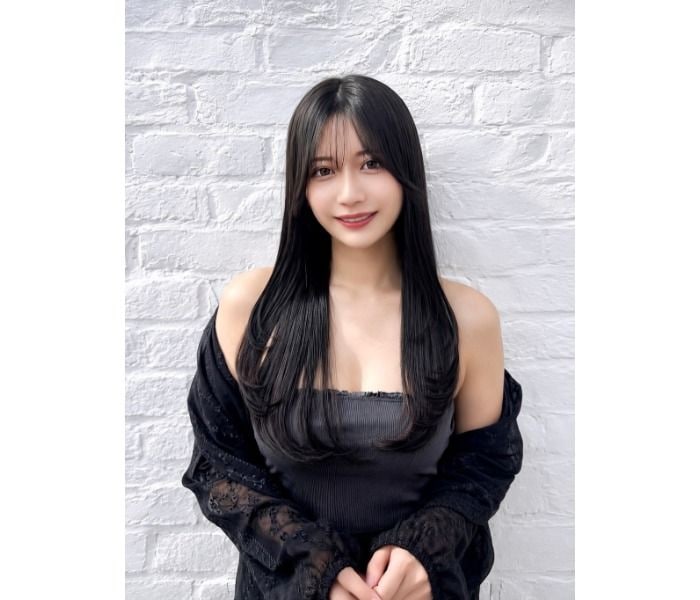 桜りん、オフショルトップスで大人の色気！ファン絶賛「キレキレ美少女」「めっちゃ可愛い」