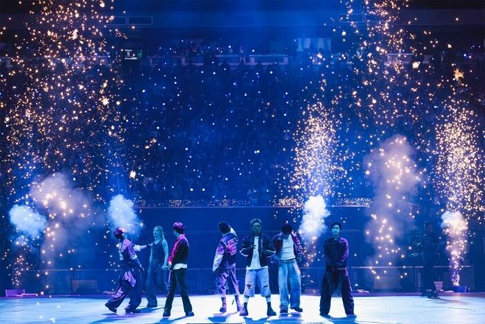 BTS「THE CITY」、米ラスベガス全域を赤色に染めた！