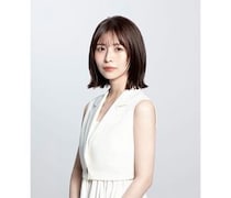 長濱ねる、清楚な白ベスト衣装で芸能事務所フラーム所属発表