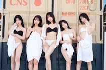 #ババババンビ、週プレで全員集合グラビア！セクシーすぎる水着姿を披露