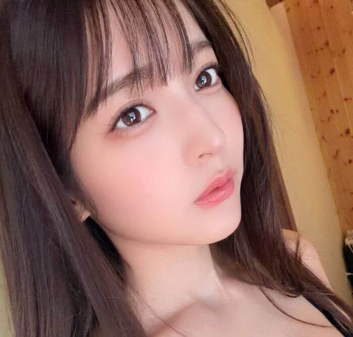 黒嵜菜々子「2年ぶりのグラビア」美肌きらめくオフショットを投稿