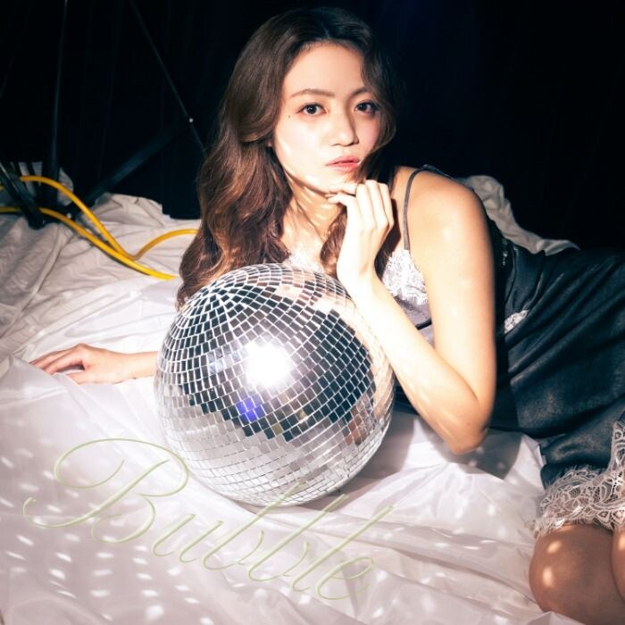 吉川茉優、ビターな新曲「Bubble」配信リリース！誕生日当日にライブ配信で初披露