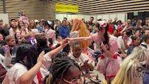 【動画】名古屋発美少女系アイドル・delaがフランスで熱狂パフォーマンス！＜JAPAN MANIA2026＞