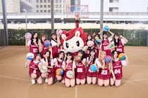 AKB48と川崎ブレイブサンダースがコラボ、川崎の街を彩る16枚のウォールアートを掲示