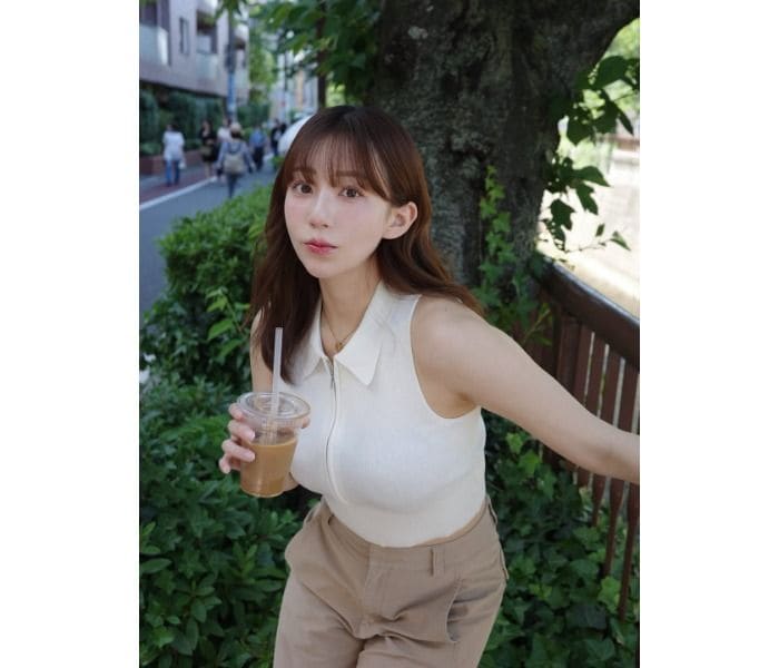 メリハリボディを強調！日野麻衣、大人カジュアルなパンツスタイル披露