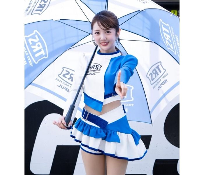 「色白さん！タイプのお顔です！！」志賀ありさ、爽やか青×白コスチュームでファン魅了！