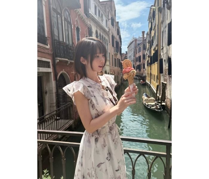 えなこ、絵になるイタリアでのひとときをお届け!ファン「めっちゃ可愛い」「めっちゃ可愛いくて大好きだよ」