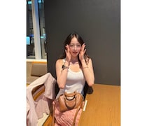 相沢菜月、お腹チラ見せ！爽やか×ガーリーなカジュアル夏コーデ披露