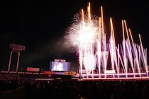花火とアーティストの響宴「2026 神宮外苑花火大会」開催決定！8月8日に1万発打ち上げ