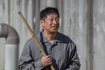 日本テレビ系1月期新日曜ドラマ『パンチドランク・ウーマン　−脱獄まであと××日−』登場人物紹介（4）個性派キャストが物語をかき回す――団長安田（安田大サーカス）×高岸宏行（ティモンディ）拘置所の裏と表を担う2人の存在感