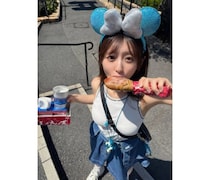 白戸ゆめの、テーマパークを楽しむキュートなショットに「とんでもなく可愛い～～～」