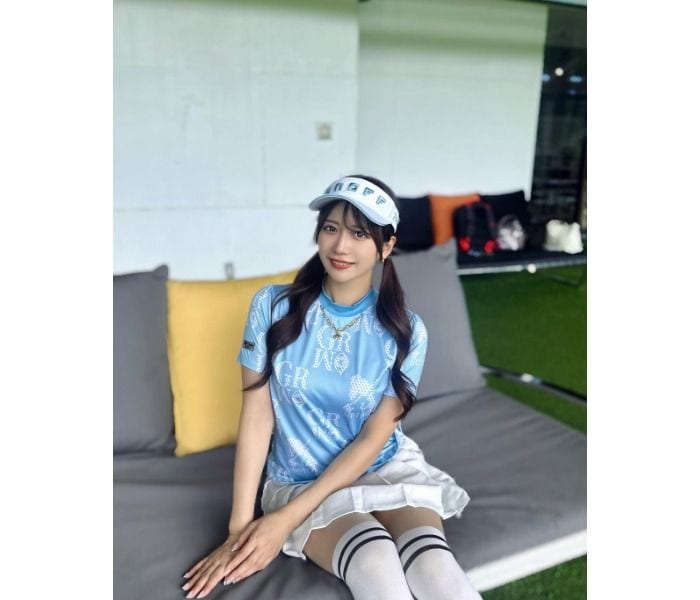 桜りん、ミニ丈からスラリ美脚!キュートなゴルフウェア姿を披露